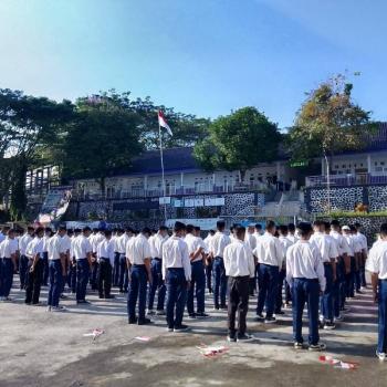 Upacara pembukaan MPLS sekaligus penyematan tanda 